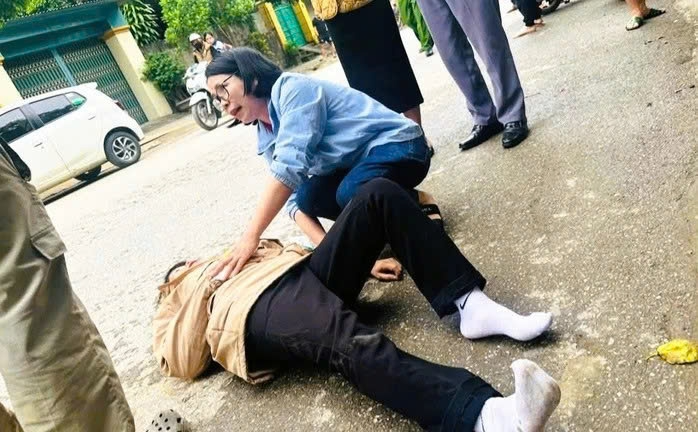 Nữ giám đốc bệnh viện dừng xe cứu người bị nạn trên đường ở Thanh Hóa