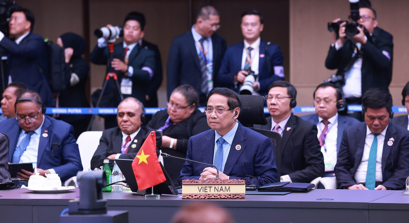 Thủ tướng Phạm Minh Chính gặp Thủ tướng Trung Quốc Lý Cường