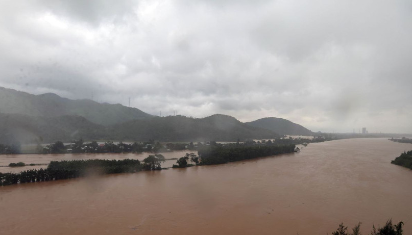 Đà Nẵng: Lật ghe chở 9 người đi đám tang, 1 người mất tích