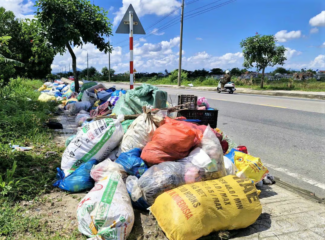 Đà Nẵng: Rác ùn ứ vì nhà máy tạm ngưng hoạt động