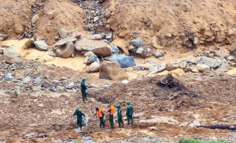 Đà Nẵng: Núi nổ và sạt lở, trụ sở công an xã phải tạm dừng hoạt động