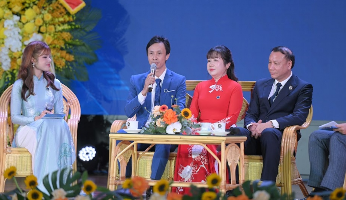 Thầy Nguyễn Bá Tư - Người truyền lửa cho học sinh chinh phục tri thức quốc tế