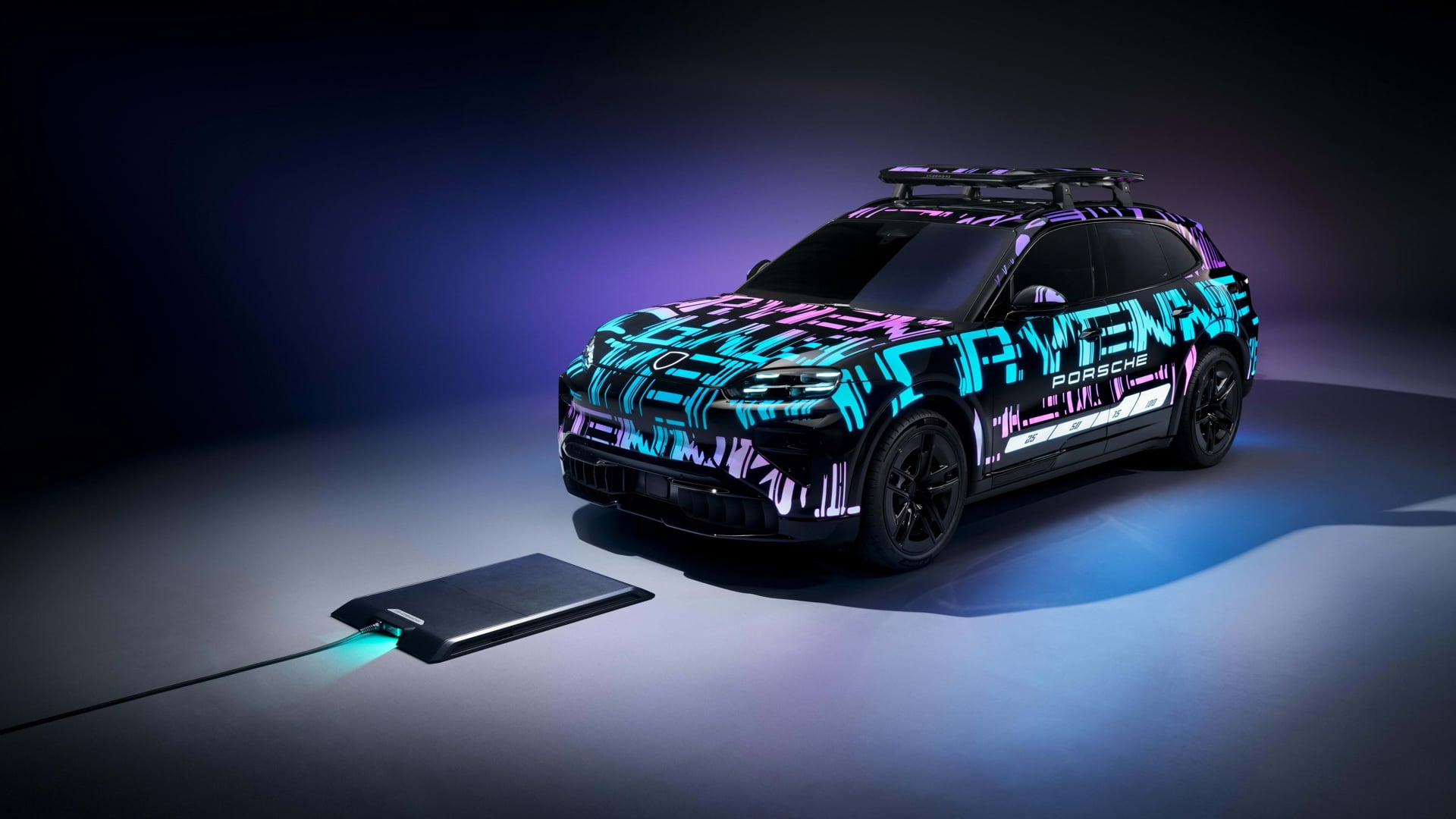 Công nghệ sạc ô tô điện không dây giá 8.000 USD