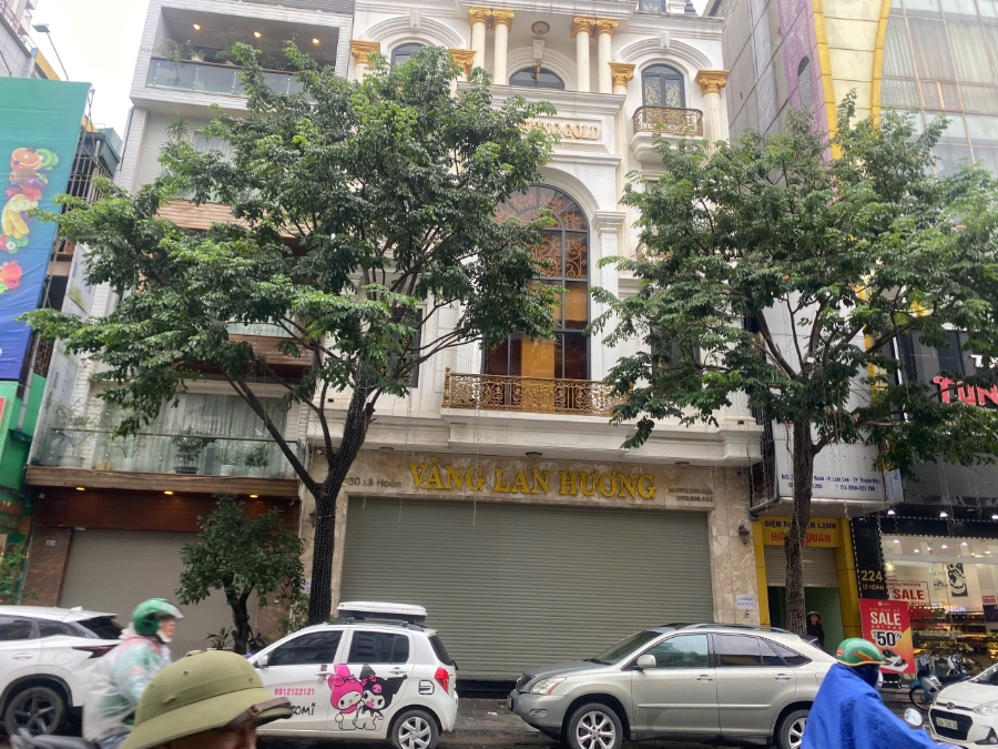 Thanh Hoá: Hàng loạt tiệm vàng trên phố Lê Hoàn bất ngờ đóng cửa nhiều ngày qua