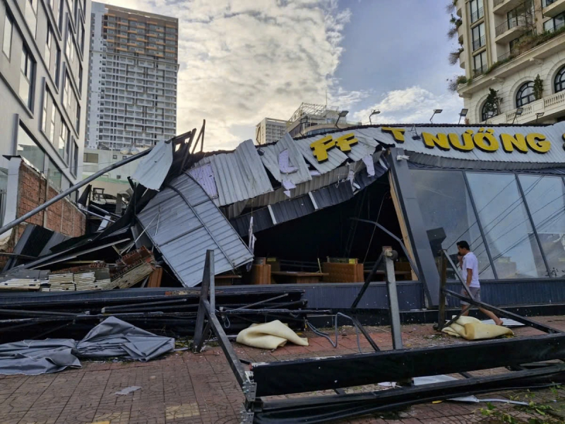 Hơn 2.500 căn nhà bị tốc mái do bão số 13, cảnh báo mưa lớn tại nhiều tỉnh