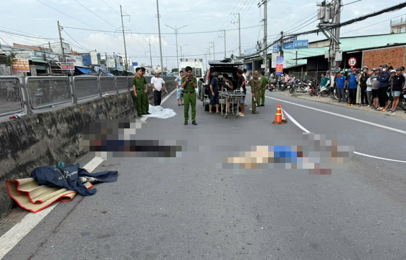 Xe máy tông người đi bộ trên Quốc lộ 1 khiến hai người tử vong