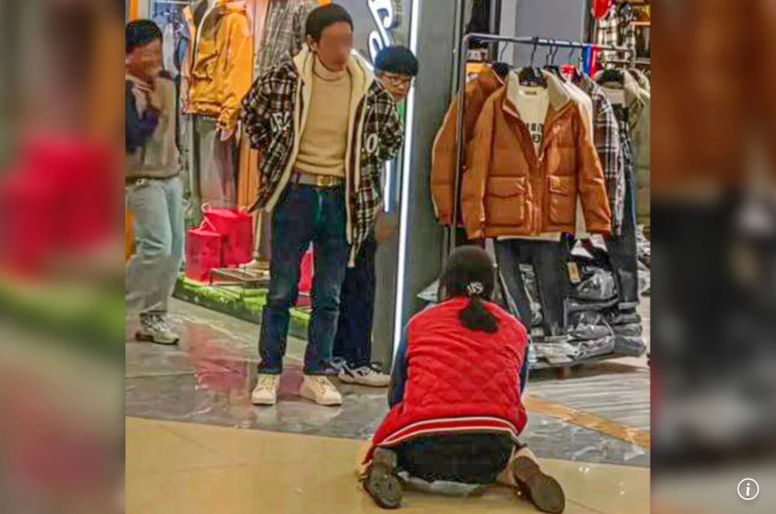 Vợ quỳ gối van xin chồng mua áo khoác hơn 1 triệu đồng