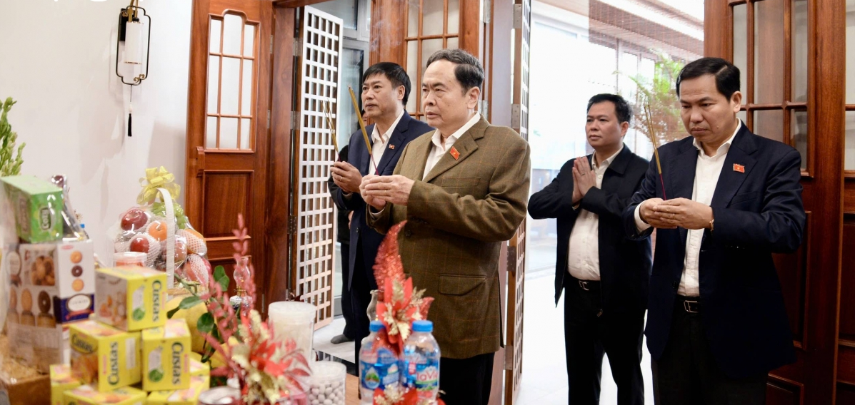 Chủ tịch Quốc hội thăm, chúc Tết gia đình nguyên lãnh đạo Đảng, Nhà nước