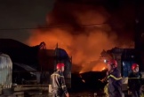 Tp.Đà Nẵng: Lửa cháy ngùn ngụt ở kho phế liệu