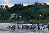 Bình Thuận: 4 du khách bị sóng cuốn khi tăm biển Mũi Né, 2 người tử vong