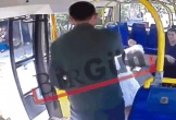 Cô gái bị gã đàn ông hành hung trên xe buýt và lý do bất ngờ