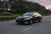 VinFast Lux A2.0 tăng đột biến, Toyota Camry bất ngờ giảm sâu