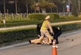 Vi phạm nồng độ cồn, nam tài xế lái xe tông vào CSGT