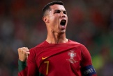 Ronaldo đi vào lịch sử trong ngày trở về châu Âu