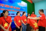 Trao tặng 20.000 cờ Tổ quốc cho cán bộ, chiến sỹ và nhân dân Thanh Hóa