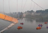 Sập cầu dây văng đang xây dựng bắc qua sông Hằng ở Ấn Độ