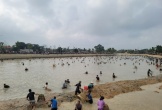Hàng nghìn người dân tham gia lễ hội bắt cá ngày cận Tết