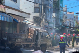 Đà Nẵng: Khống chế vụ cháy xe tải lan sang nhà dân