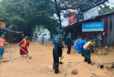 Lực lượng vũ trang Đà Nẵng hỗ trợ nhân dân ứng phó mưa lớn kéo dài
