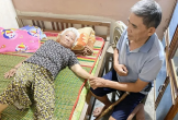 Xót thương vợ chồng già bị tai biến, bại liệt