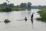 Chơi đùa cạnh rạch Bến Bà Mai, hai thiếu niên bị nước cuốn trôi
