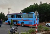 Xe tải va chạm xe khách, nam tài xế mắc kẹt trong cabin