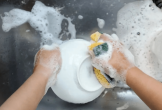 5 kiểu rửa bát còn độc hại hơn 