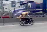 Clip CSGT chới với sau yên xe máy của người vi phạm: Tài xế nói lý do khó chấp nhận