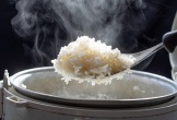 Cảnh báo sai lầm cực nghiêm trọng khi ăn cơm: Có thể gây tử vong!
