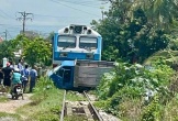 Tài xế xe tải thoát nạn hi hữu sau cú tông của tàu hỏa