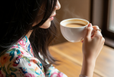 Lý do phụ nữ nên uống 2-3 tách cà phê mỗi ngày từ tuổi 45