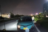 Đi bộ qua cao tốc, người đàn ông bị xe taxi tông tử vong