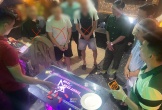 Công an phát hiện điều gì trong phòng 202 quán karaoke Night Star?