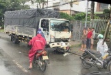 Xe tải va chạm với xe máy khiến một cụ ông tử vong