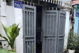 Điều tra vụ người phụ nữ nằm thoi thóp trước nhà với vết máu ở cổ