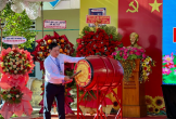 Chủ tịch Ủy ban Nhân dân Đà Nẵng trực tiếp chào đón học sinh mới tại lễ khai giảng