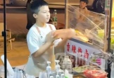 Cậu bé 11 tuổi kiếm 14 triệu/tháng nhờ bán trà sữa